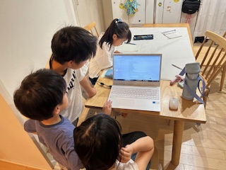壁新聞作り＆亀の観察