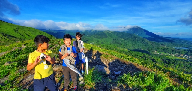 早朝のおにぎり山のぼり