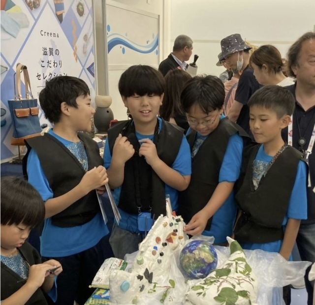 大阪・関西万博にて来場者との共創アート作品制作を通しての環境啓発活動
