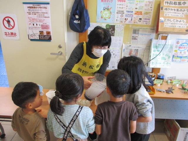 紙パック（牛乳パック）からはがきをつくろう