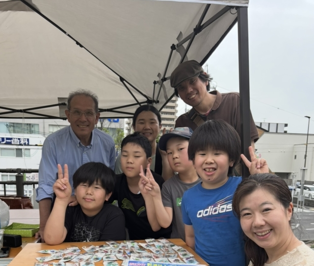 海洋プラスチックキーホルダーにメッセージを込めて