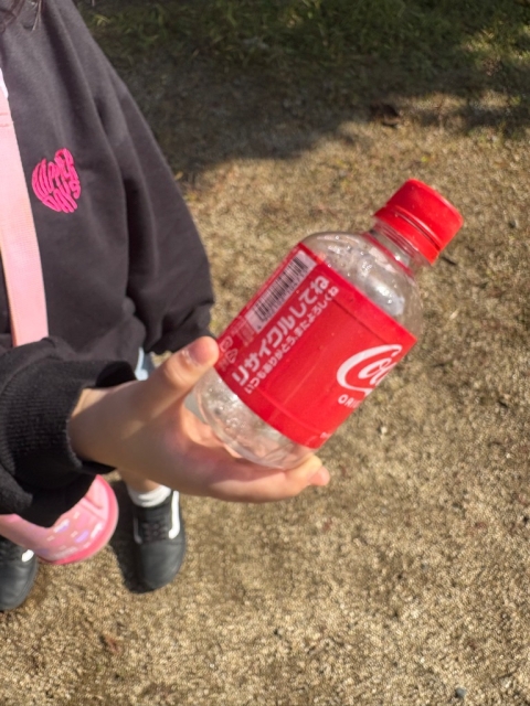 園周辺のゴミ拾いをしました。