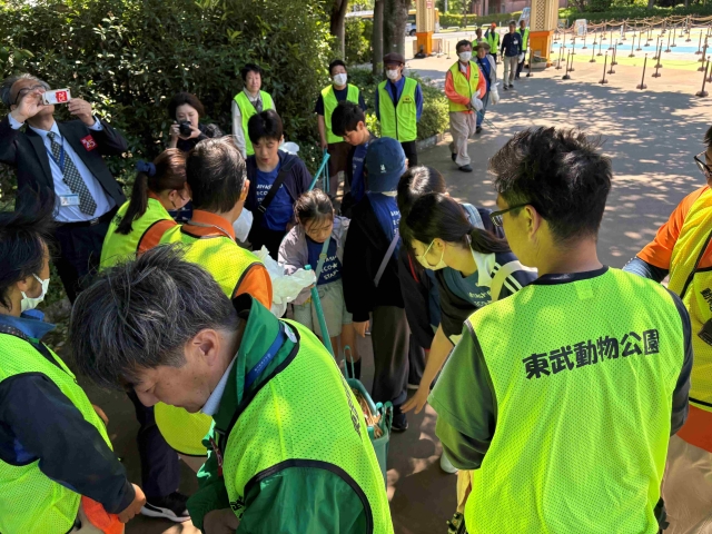 東武動物公園主催ごみ拾い
