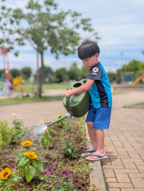 公園の花壇整備＆虫除け作り